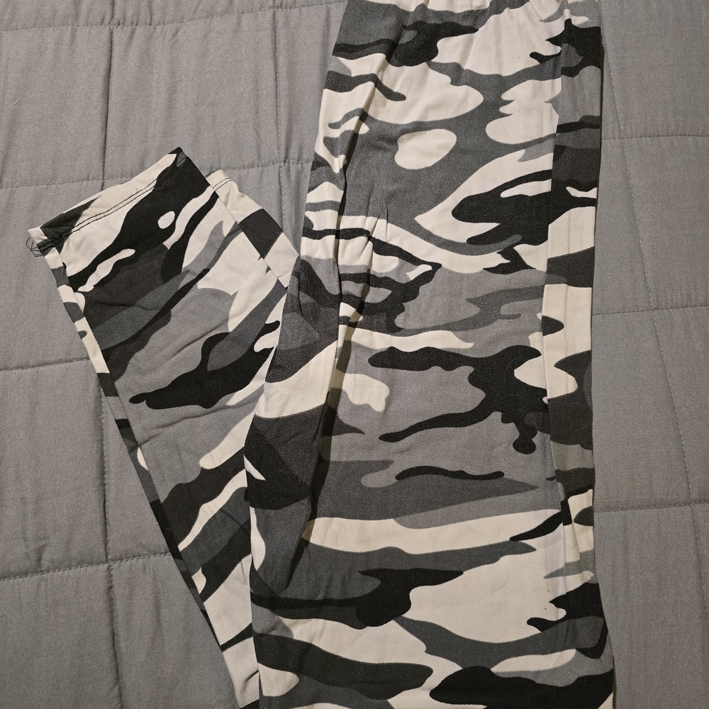 Eve Camouflage Leggings - Black, Gray, White